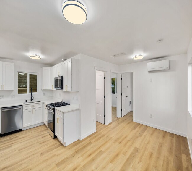 Foto del edificio - 5945 Fauntleroy Way SW