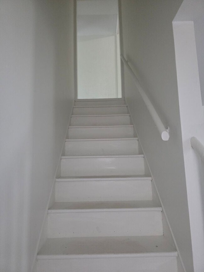 Building Photo - Updated 4-Bedroom, 1-Bathroom Home with Garage & Basement – $1,425/Month | Accepting Section 8