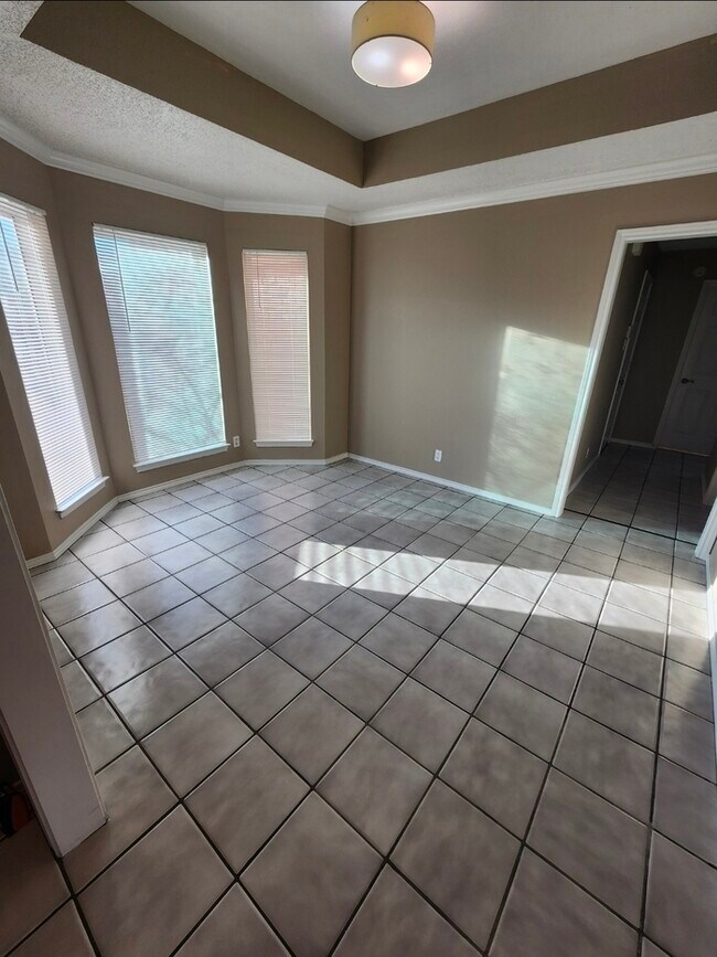 Foto del edificio - 3 bed 2 bath 2 car garage