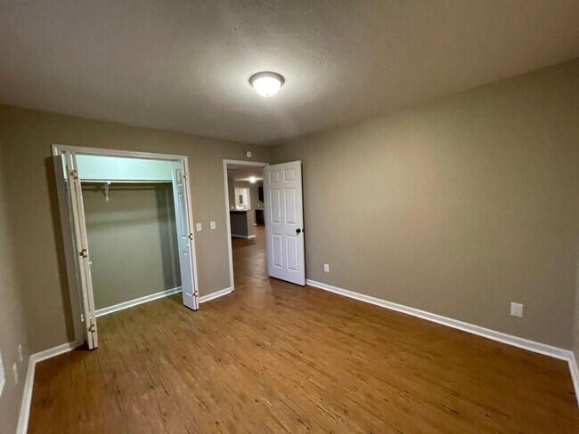 Foto del edificio - 2 bed 2 bath Duplex with Garage