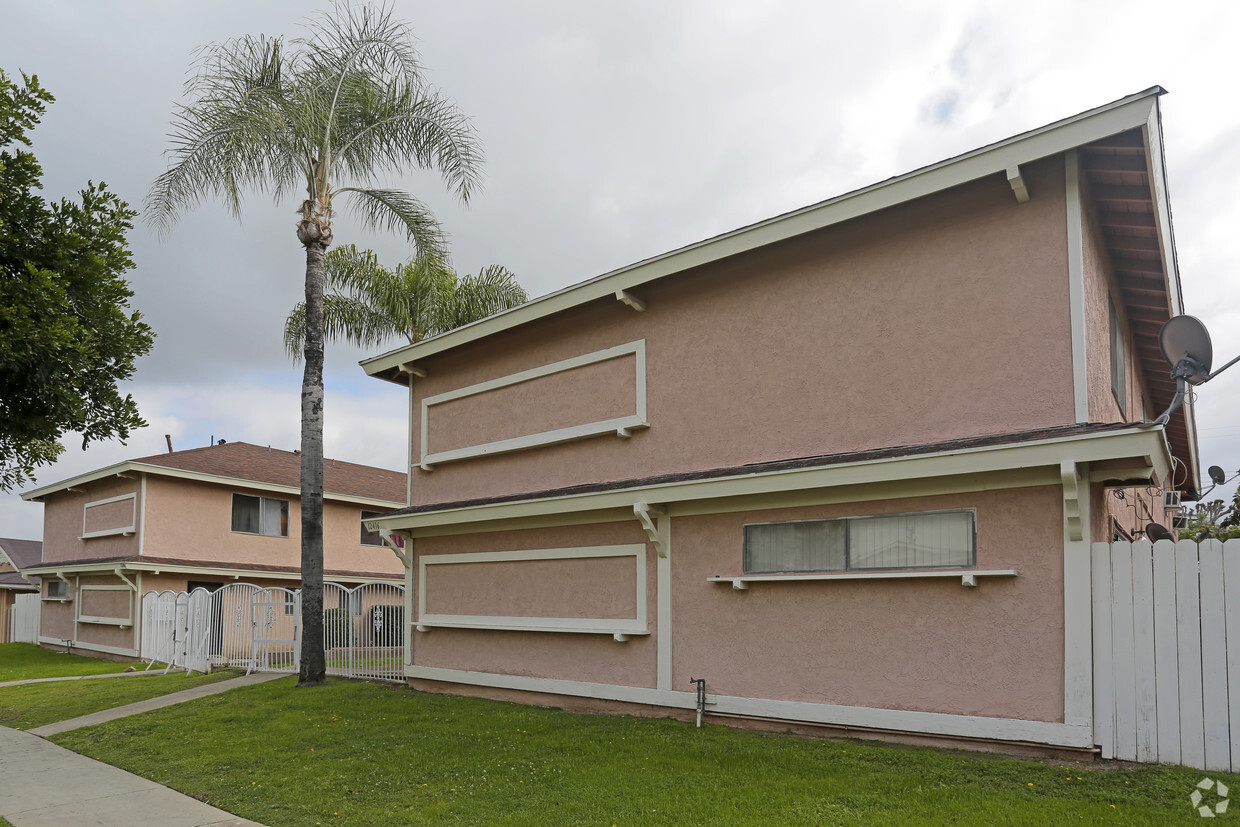 Primary Photo - 12404-12416 Breezewood Dr