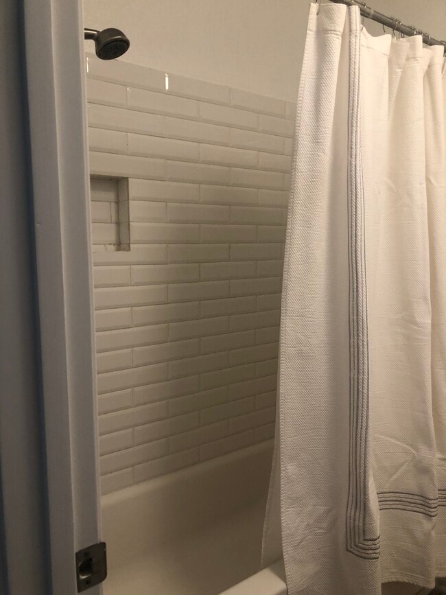 Shower - 225 2nd St E