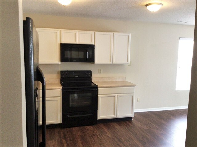 Foto del edificio - 1361 Redwood Drive