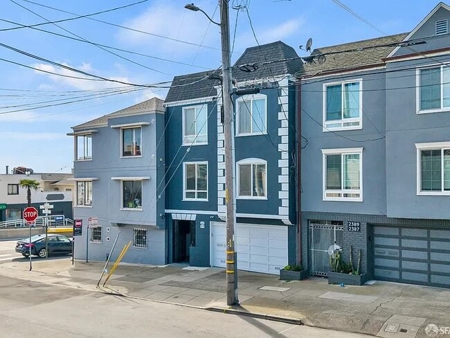 Building Photo - 2391 30th Ave