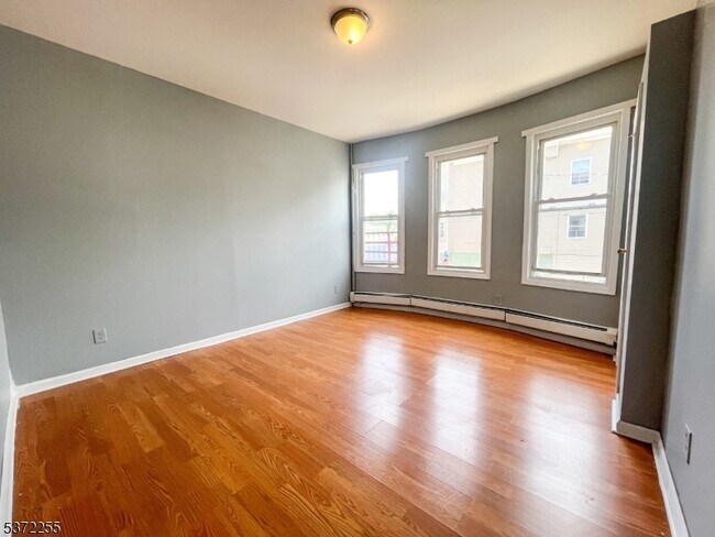 Foto del edificio - 341 16th Ave