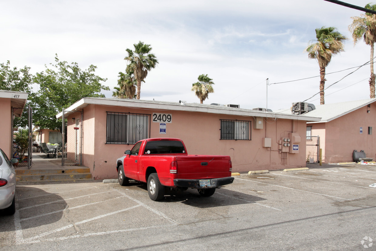 Building Photo - 2401-2413 Stewart Ave