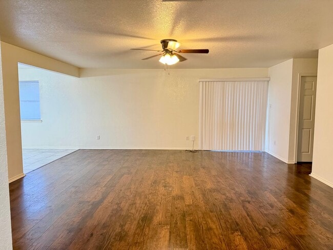 Building Photo - 1215 E Avenue H