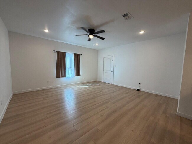 Foto del edificio - 5704 Kemper St