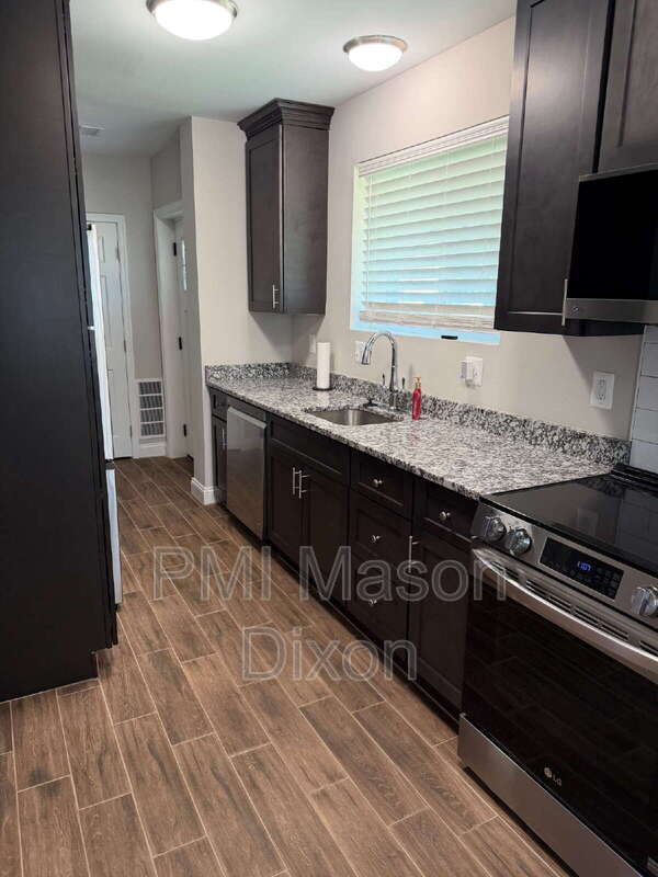 Foto del edificio - 330 Compton Ave