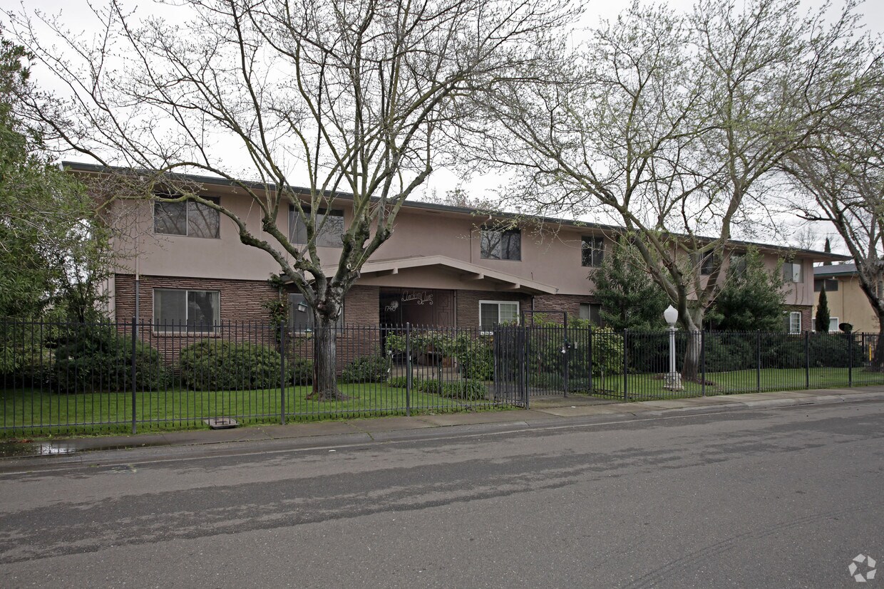 Arden Aire Apartments in Sacramento, CA
