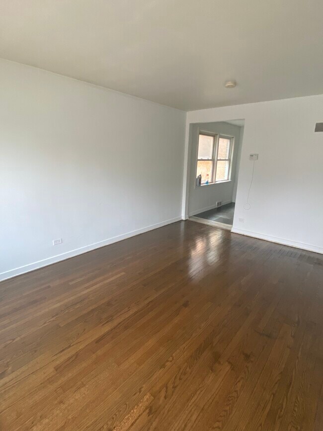 Foto del edificio - 8240 Keating Ave