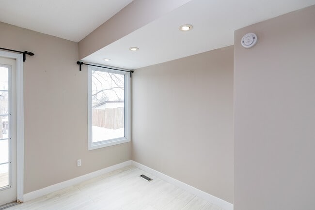 Building Photo - 64 Rue le Maire