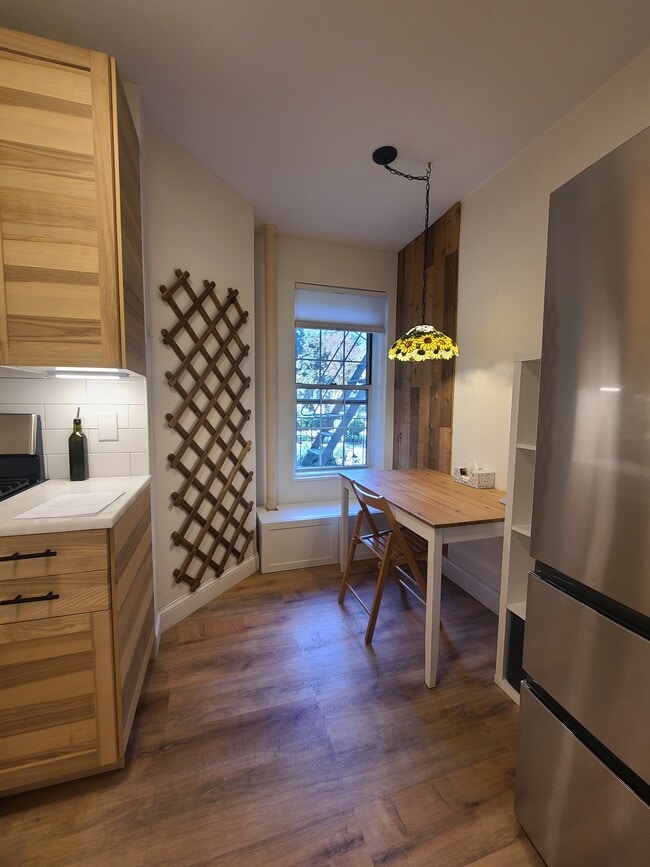 kitchen nook - 3081 54th St
