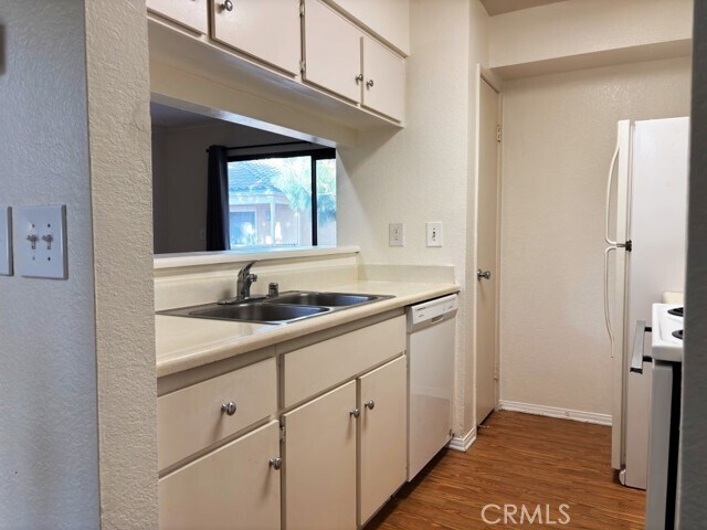 Foto del edificio - 10655 Lemon Ave