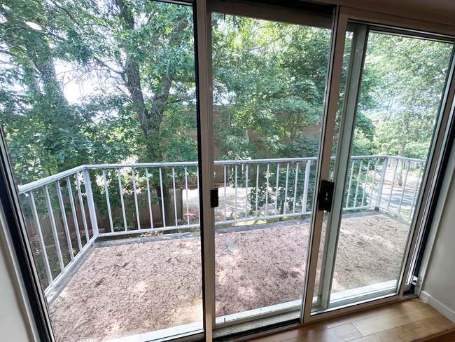 Building Photo - Stylish Corner Unit in Prime Needham Locat...