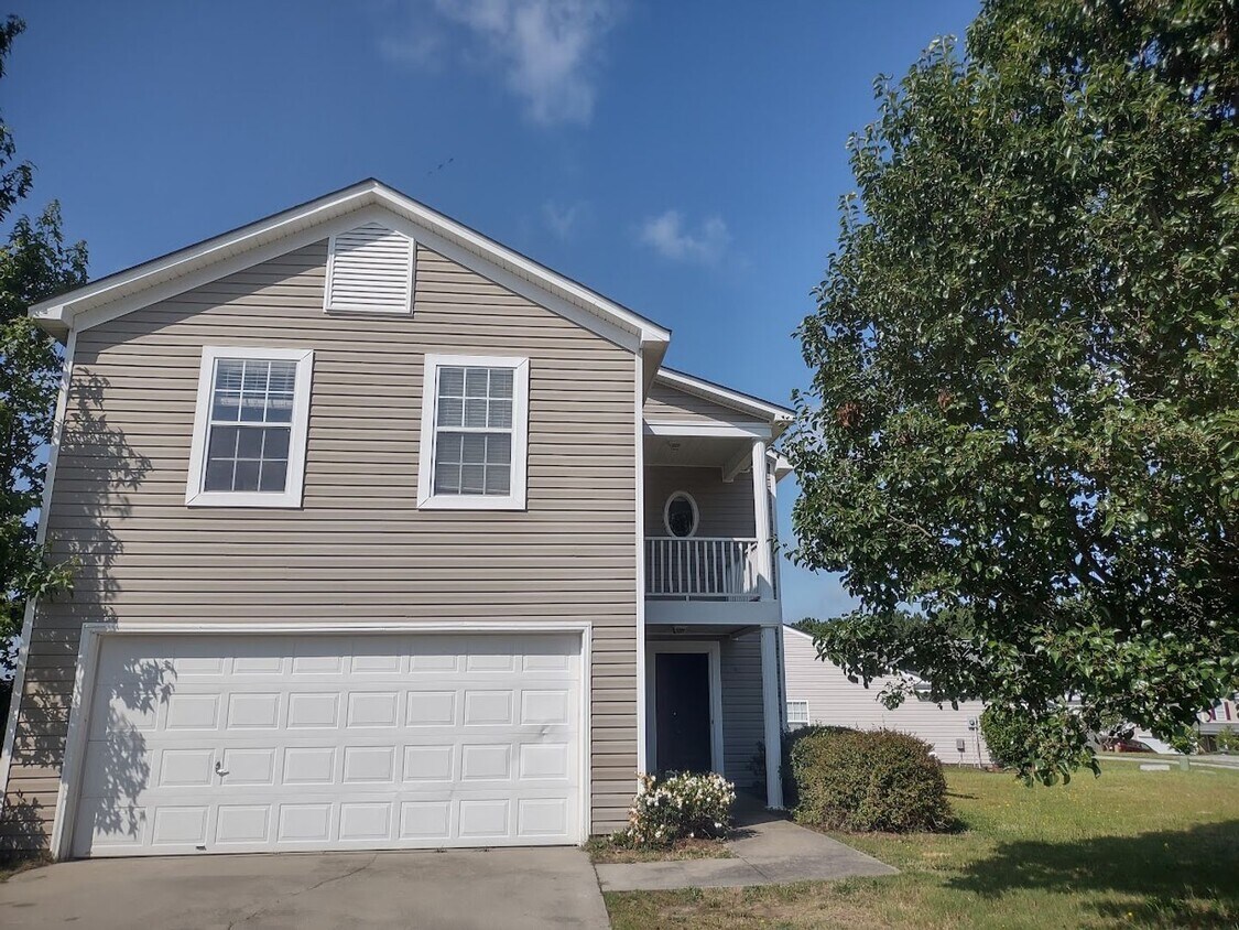 Foto principal - Wonderful Four Bedroom Home in Northeast C...