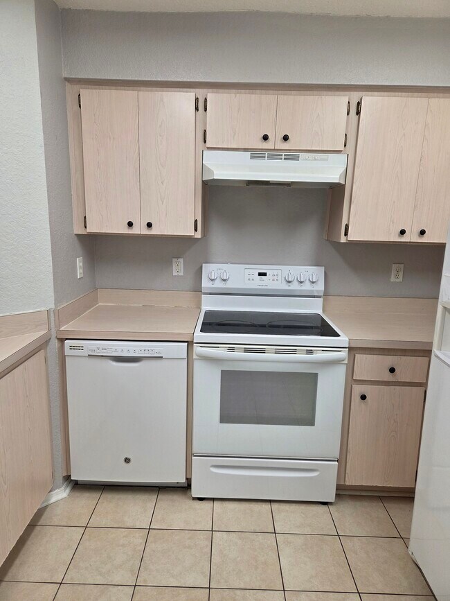 Kitchen - 682 Green Valley Rd