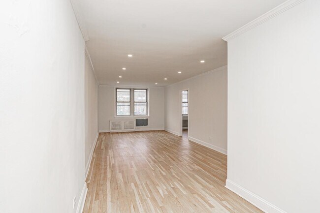 Foto del edificio - 67-41 Burns St