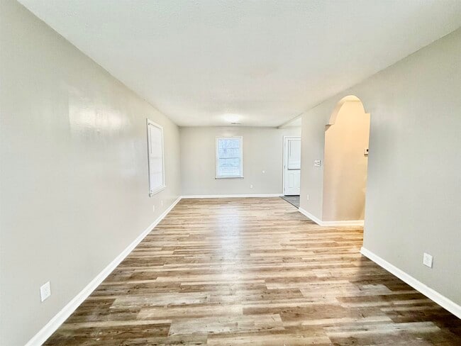 Building Photo - 3345 Charlotte Rd