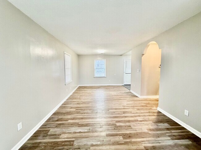 Foto del edificio - 3345 Charlotte Rd