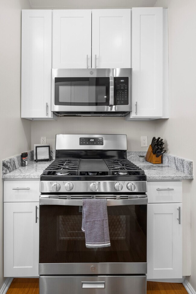 Kitchen - 2010 10th St NW