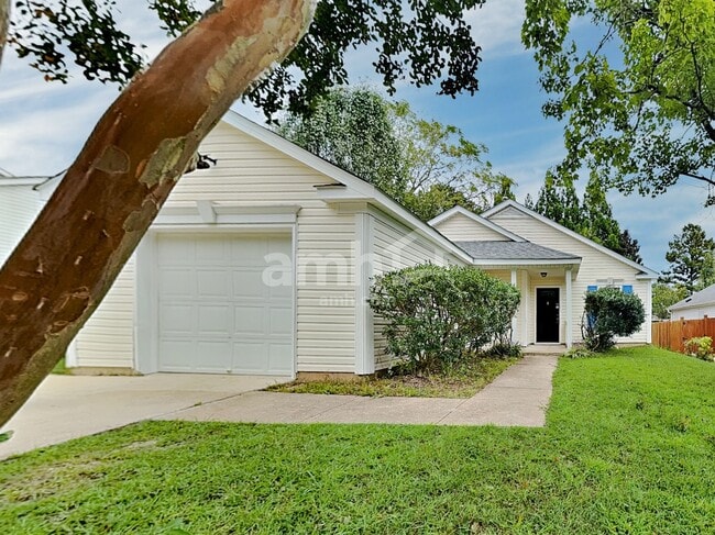 Building Photo - 4705 Silverdene St