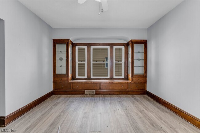 Foto del edificio - 3289 W 130th St