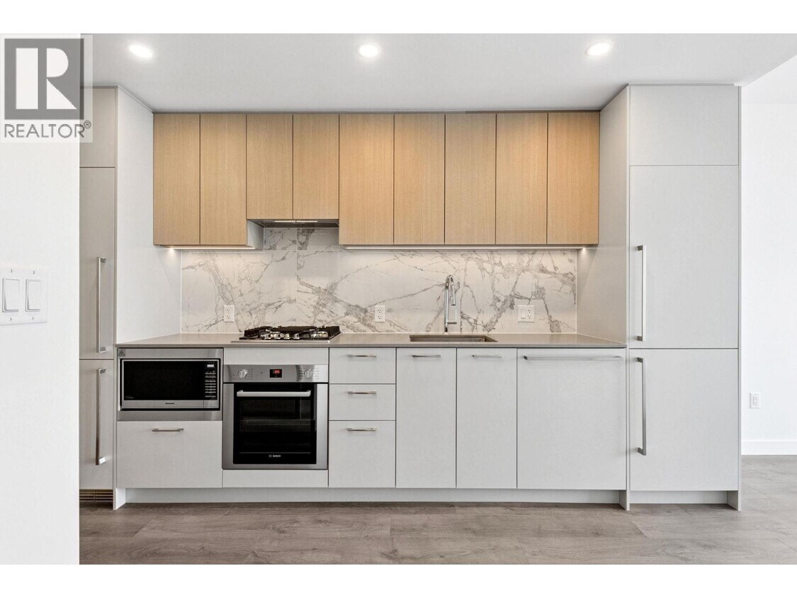Photo principale - 6468-6468 Willingdon Ave