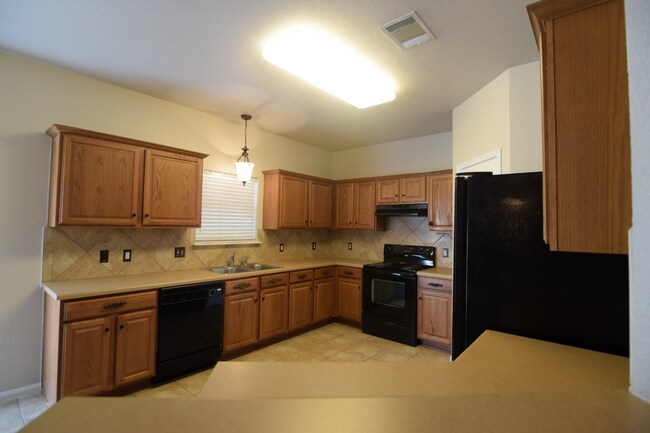 Foto del edificio - 6302 Bridgewood Dr