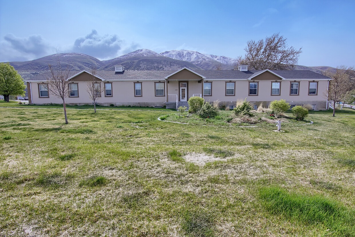 Primary Photo - Scenic View Apartment Homes