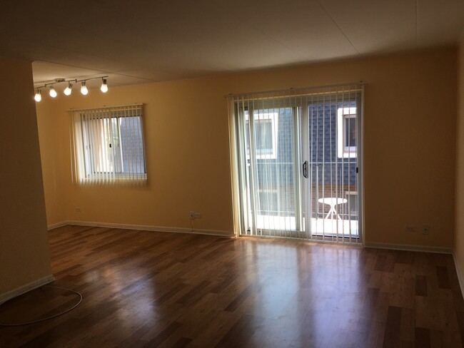 Building Photo - 3849 N Parkway Dr