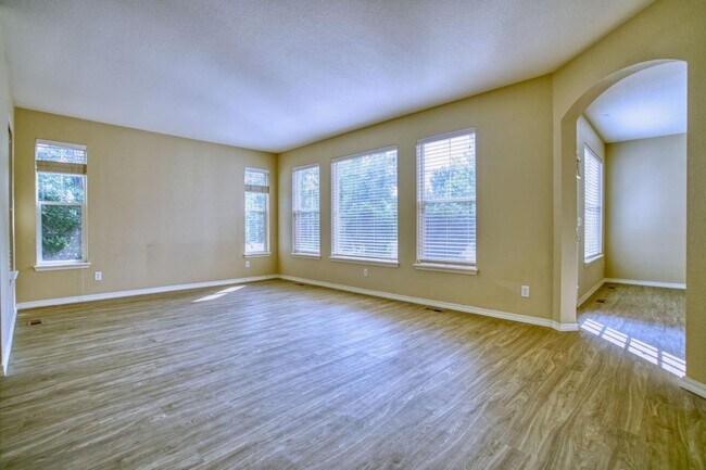 Building Photo - 2370 Windmill Dr