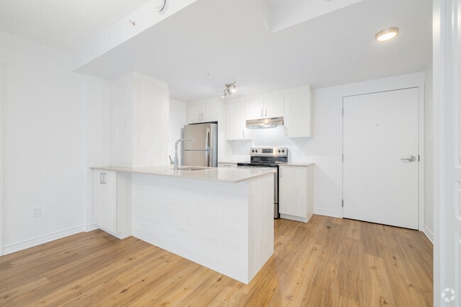 2BR, 2BA - 889SF - Kitchen - La Voile Pointe-Claire