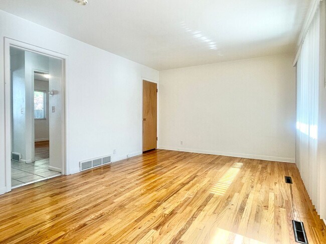 Foto del edificio - 1170 Westminster Ave