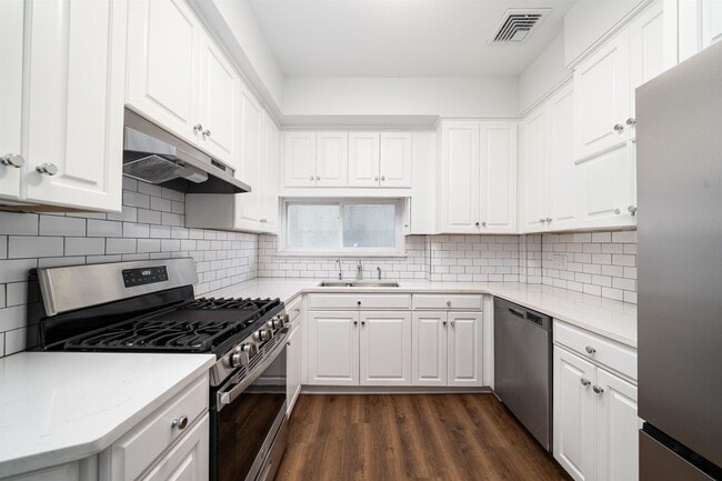 Foto del edificio - 76 Sterling Ave