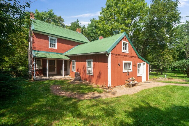 Building Photo - Mapleville