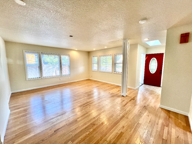 Building Photo - 5008 NE 48th Ave