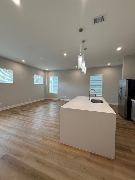 Foto del edificio - 8110 Esther Acres Ln