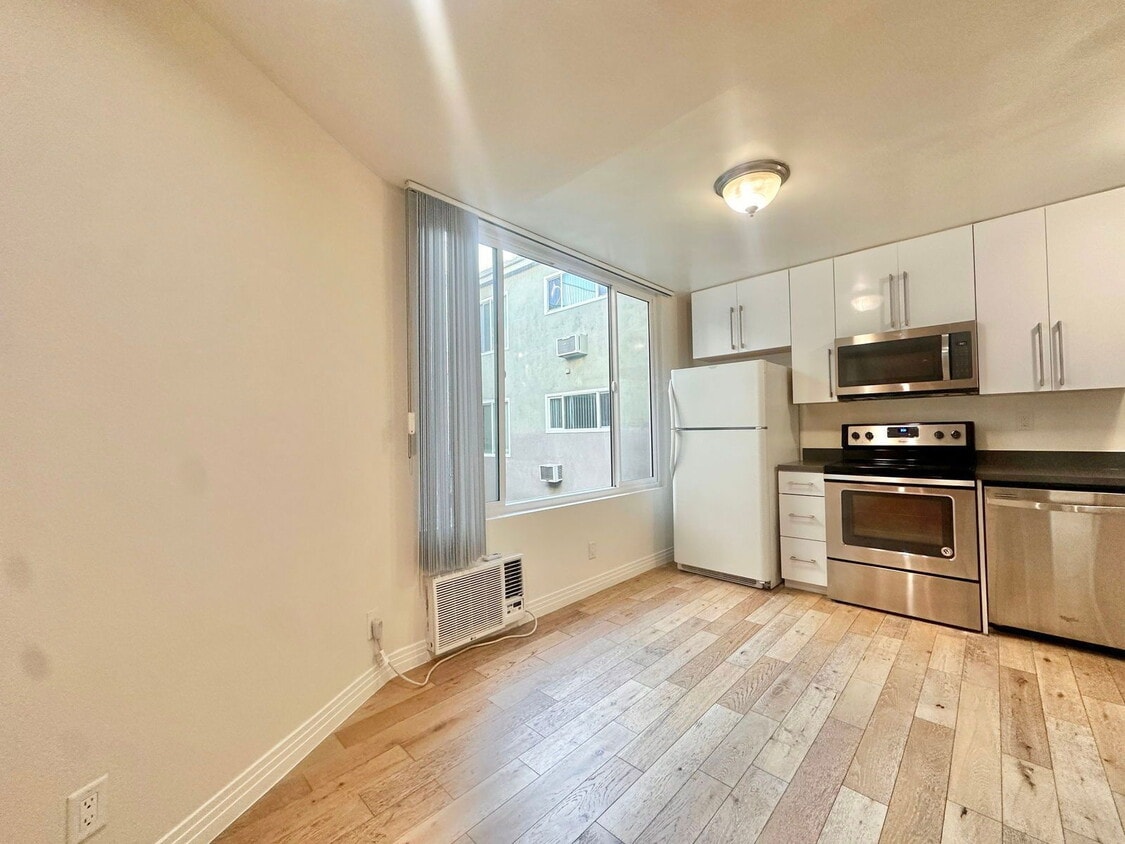 Building Photo - 756 S Carondelet St