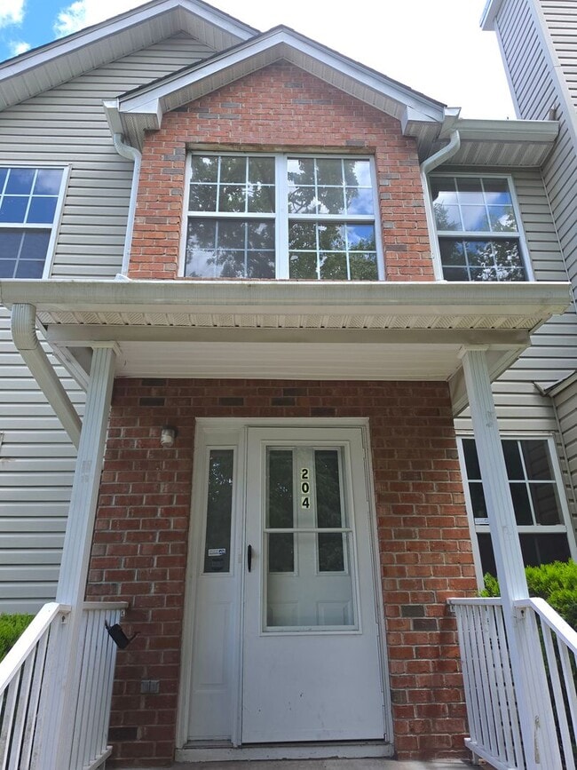 Building Photo - 204 Barclay Ct