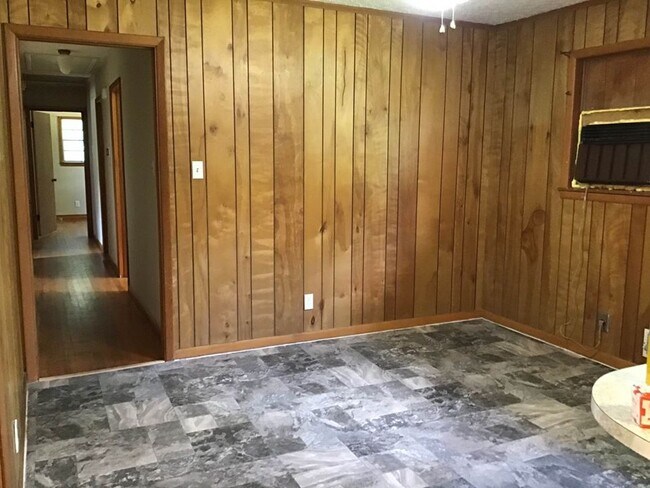 Building Photo - 10 Hampton Dr