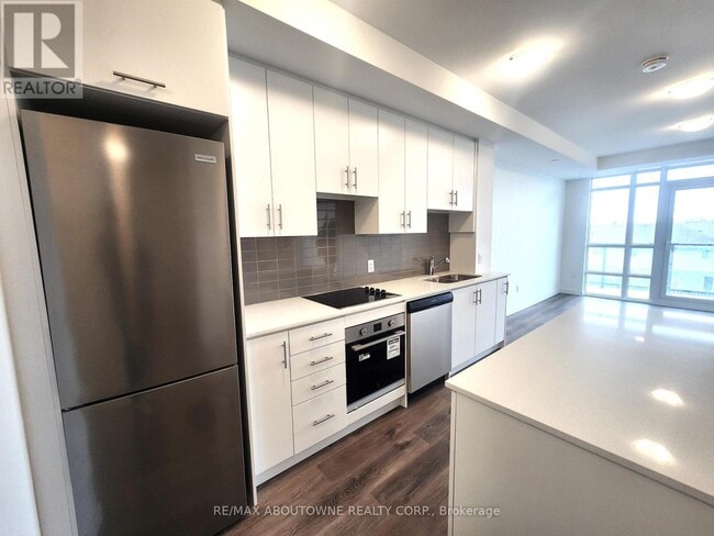 Building Photo - 461 Green Rd