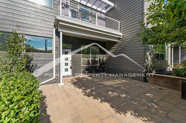Photo - Gorgeous Townhome with Central A/C and 2 C...