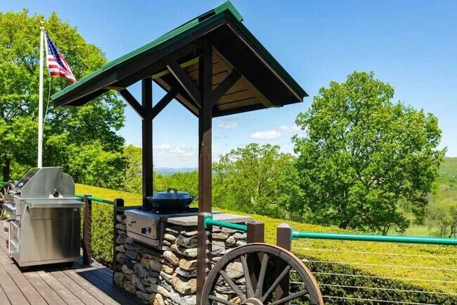 Building Photo - 617 Bean River Rd