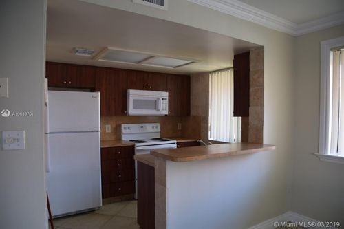 Building Photo - 3185 Coral Lake Dr
