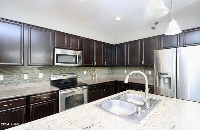 Foto del edificio - 932 E Harrison St