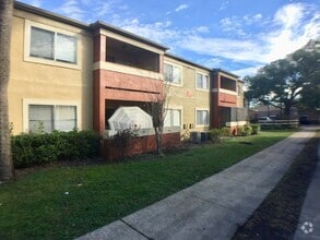 Building Photo - 652 Kenwick Cir