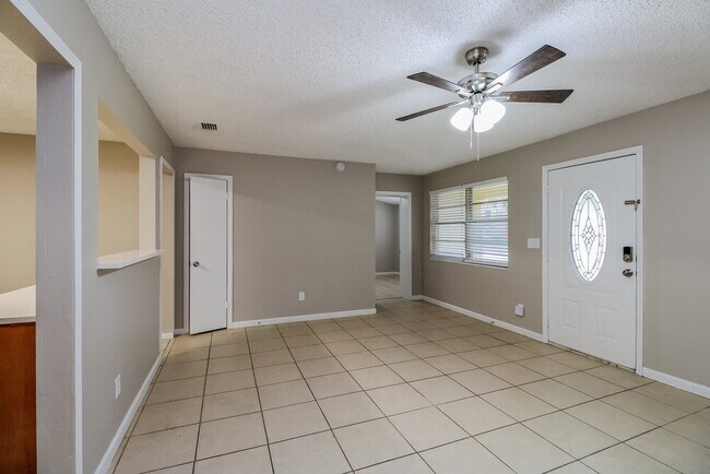 Building Photo - 2514 Arlex Dr E