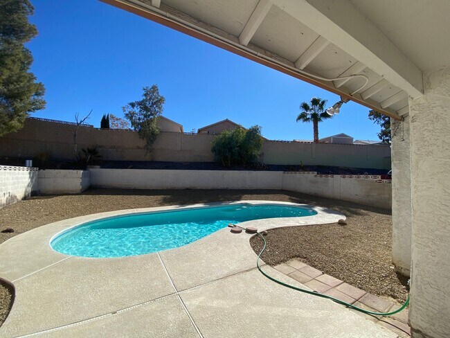 Building Photo - Great 3 Bedroom Henderson Home with Pool!
