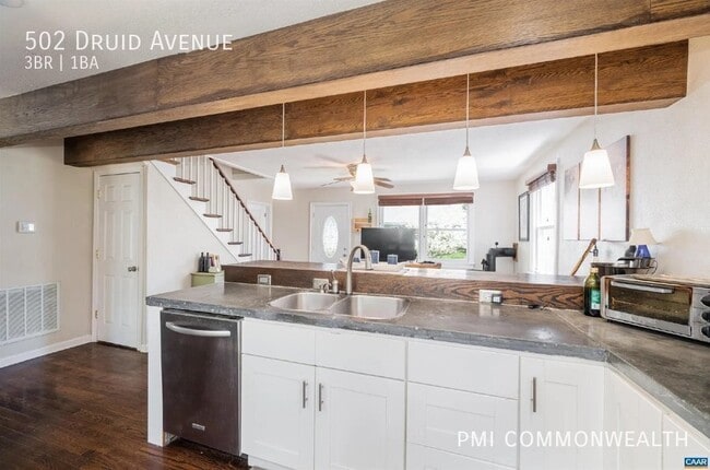 Building Photo - 3 Bed / 1 Bath Single Family (Available 7/...